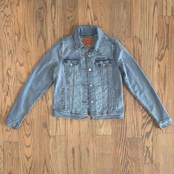Levi's Women’s Classic Light Blue Denim Jacket Size Medium - Picture 1 of 14